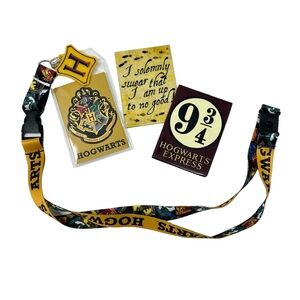 Harry Potter Hogwarts Lanyard and Magnet Set Warner Brothers Wizarding World
